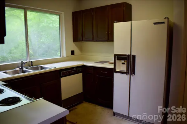 173 Mountain Haven LN, Zirconia, NC 28790