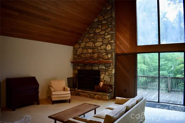 173 Mountain Haven LN, Zirconia, NC 28790