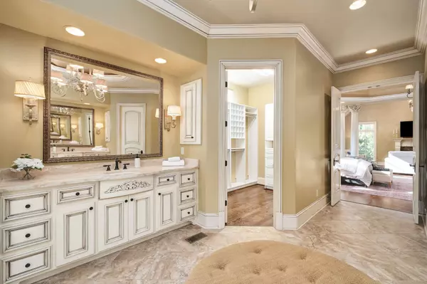 5246 Greystone Way Primary Suite