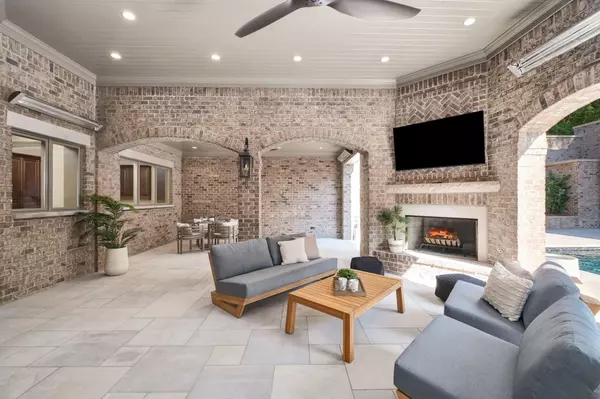 5246 Greystone Way Outdoor Entertaining