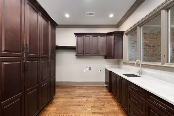 5246 Greystone Way Laundry