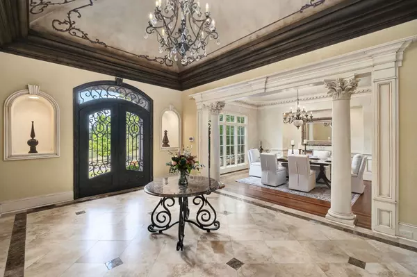 5246 Greystone Way Foyer