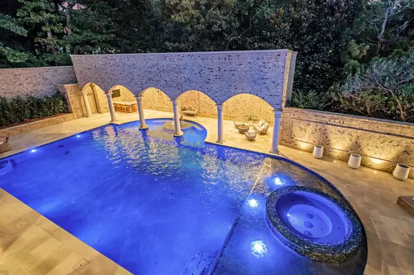 5246 Greystone Way Resort Style Pool