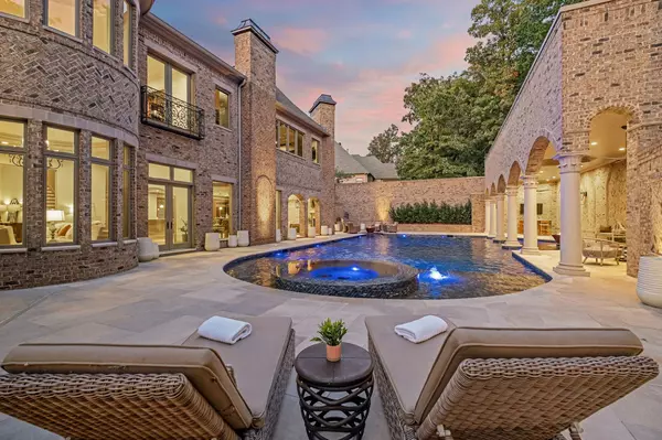 5246 Greystone Way Resort Style Pool