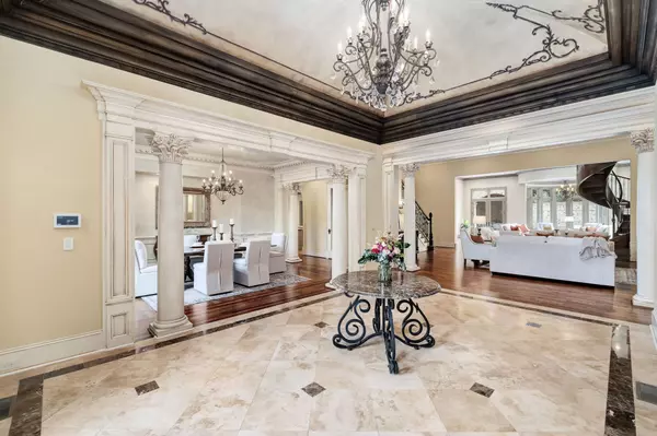 5246 Greystone Way Foyer