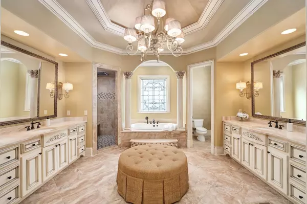 5246 Greystone Way Primary Suite