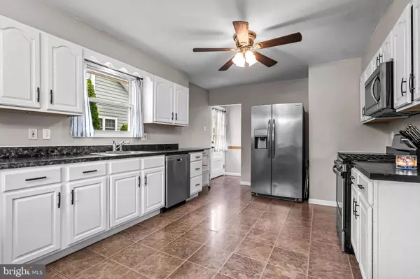 208 N WARWICK RD, Magnolia, NJ 08049