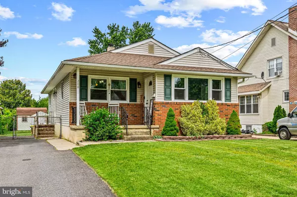 208 N WARWICK RD, Magnolia, NJ 08049