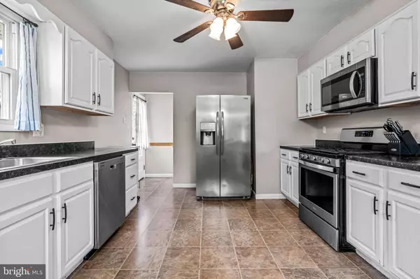 208 N WARWICK RD, Magnolia, NJ 08049