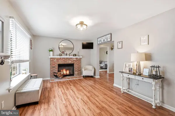 17 FAWN LN, Sicklerville, NJ 08081