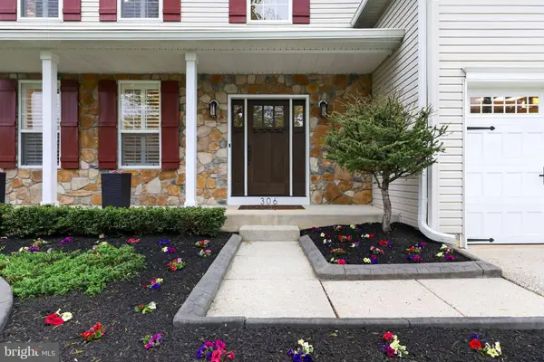 306 PICKWICK DR, Williamstown, NJ 08094