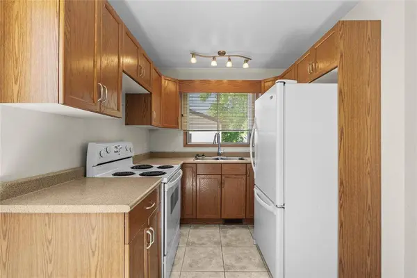 38 Normandy DR, Winnipeg, MB R2Y 1H9