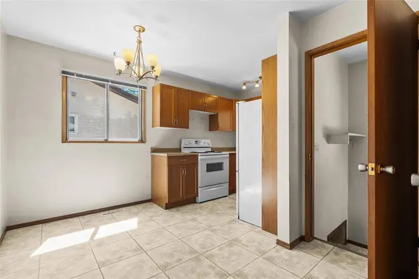 38 Normandy DR, Winnipeg, MB R2Y 1H9