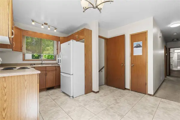 38 Normandy DR, Winnipeg, MB R2Y 1H9