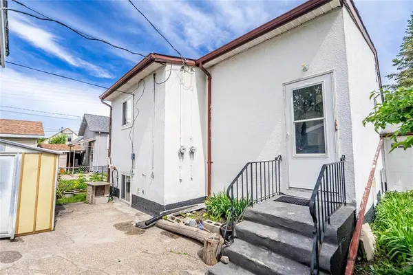 1360 Winnipeg AVE, Winnipeg, MB R3E 0S4