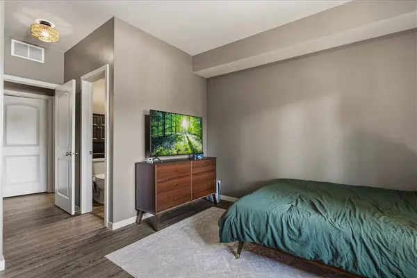 490 Henderson HWY, Winnipeg, MB R2K 2H8