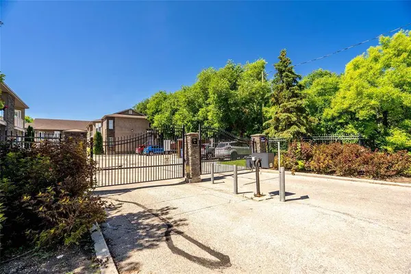 490 Henderson HWY, Winnipeg, MB R2K 2H8