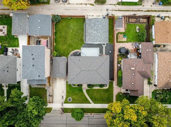 262 Hazel Dell AVE, Winnipeg, MB R2K 0P8
