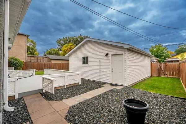262 Hazel Dell AVE, Winnipeg, MB R2K 0P8