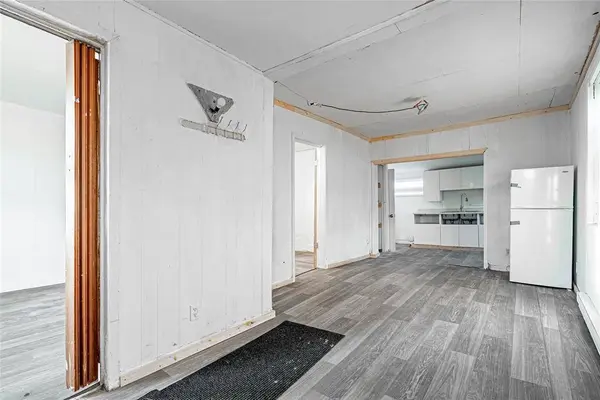 449 Larsen AVE, Winnipeg, MB R2K 1R4