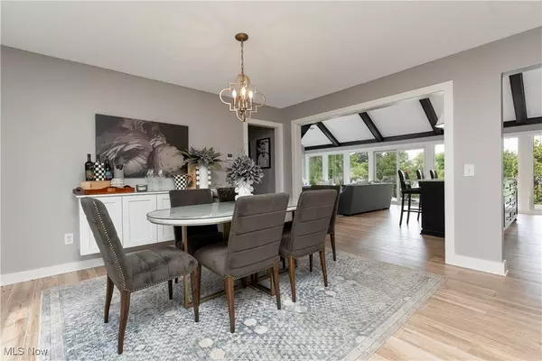 2 West DR NE, Hartville, OH 44632