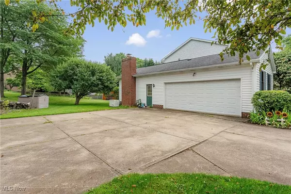 6130 Lakemoor CIR NW, Canton, OH 44718