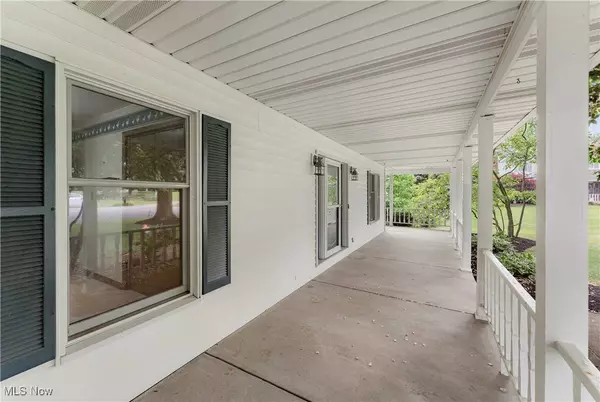 6130 Lakemoor CIR NW, Canton, OH 44718