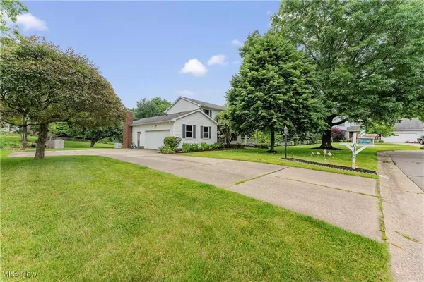 6130 Lakemoor CIR NW, Canton, OH 44718