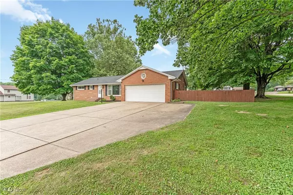 6767 Chippewa AVE NW, North Canton, OH 44720