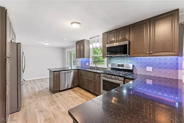 6767 Chippewa AVE NW, North Canton, OH 44720