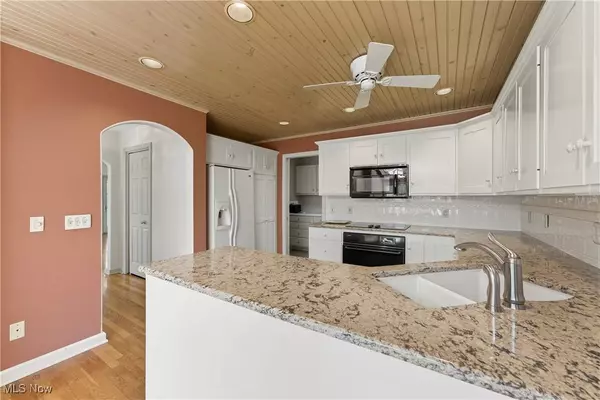 21 La Salle CT SE, North Canton, OH 44709