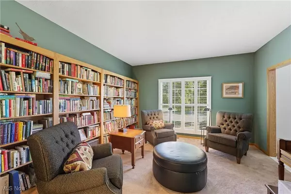 11065 Dunsby AVE NW, Uniontown, OH 44685