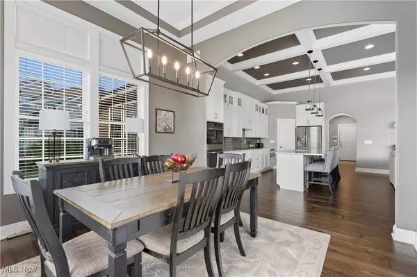 1020 Pickforde DR NE, North Canton, OH 44720