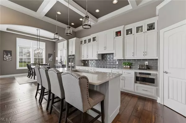 1020 Pickforde DR NE, North Canton, OH 44720