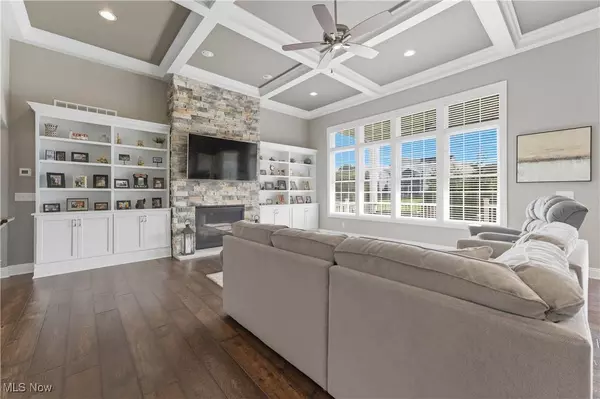 1020 Pickforde DR NE, North Canton, OH 44720