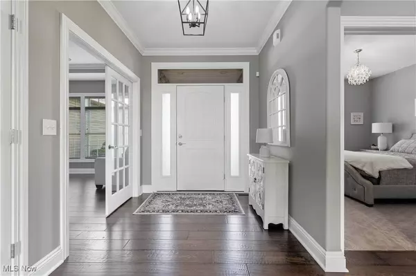 1020 Pickforde DR NE, North Canton, OH 44720