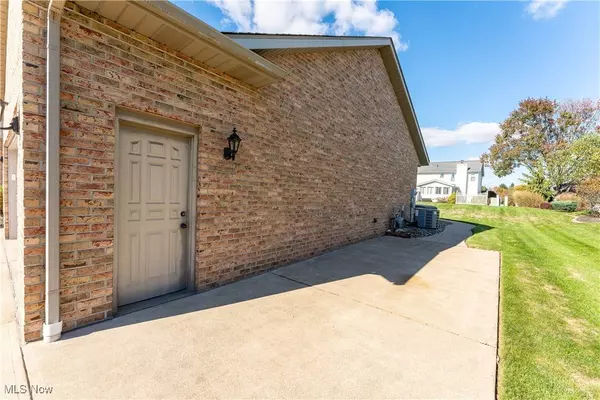 1415 Red Coach ST SE, North Canton, OH 44720