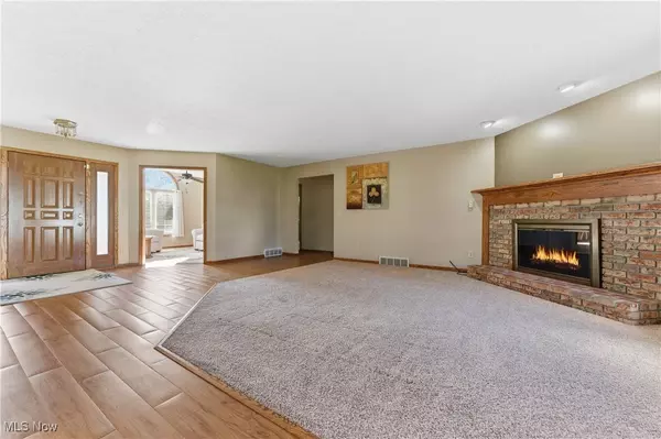 1415 Red Coach ST SE, North Canton, OH 44720