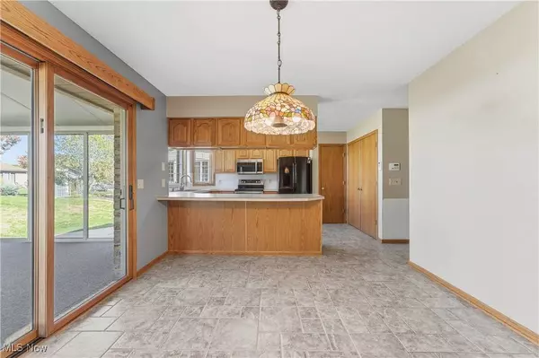 1415 Red Coach ST SE, North Canton, OH 44720