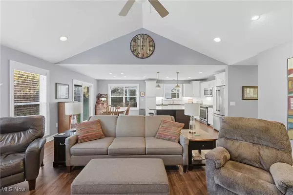 253 Glenwood ST SW, North Canton, OH 44720