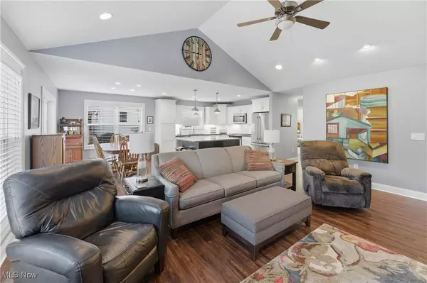 253 Glenwood ST SW, North Canton, OH 44720