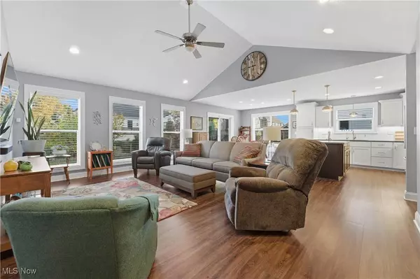 253 Glenwood ST SW, North Canton, OH 44720