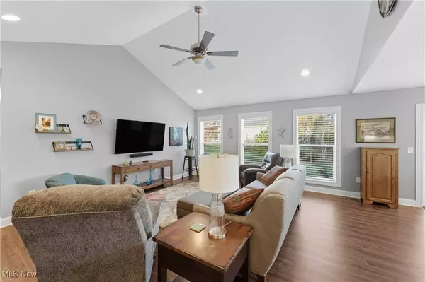 253 Glenwood ST SW, North Canton, OH 44720