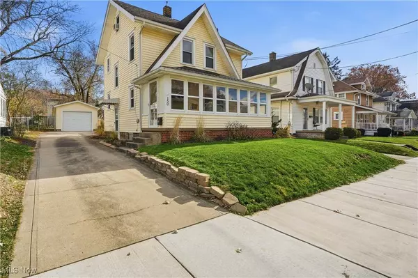 150 Wise AVE NE, North Canton, OH 44720