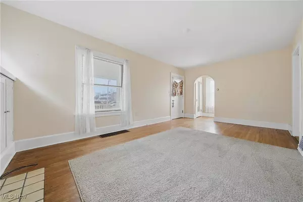 115 Wise AVE NE, North Canton, OH 44720