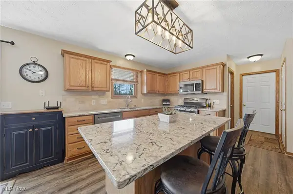 2132 Summerchase RD NE, Canton, OH 44721