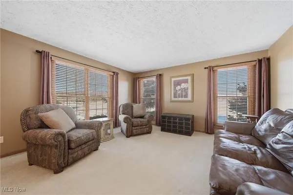 2132 Summerchase RD NE, Canton, OH 44721