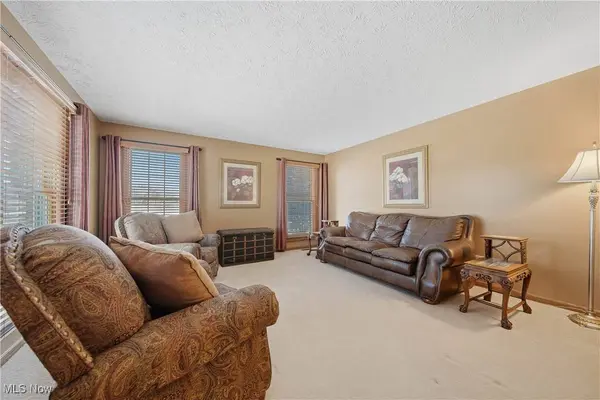 2132 Summerchase RD NE, Canton, OH 44721