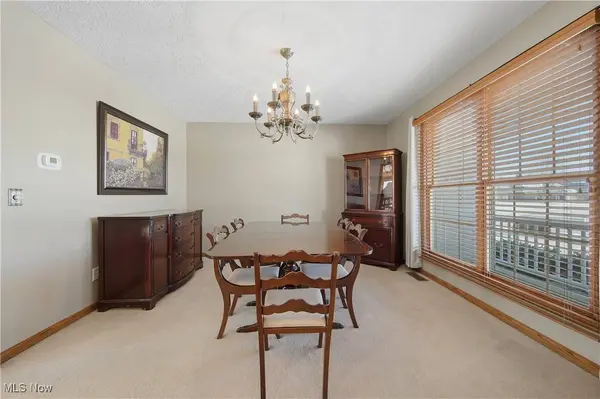 2132 Summerchase RD NE, Canton, OH 44721