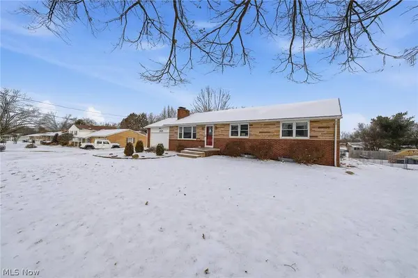2525 Hollyview AVE NE, Canton, OH 44721